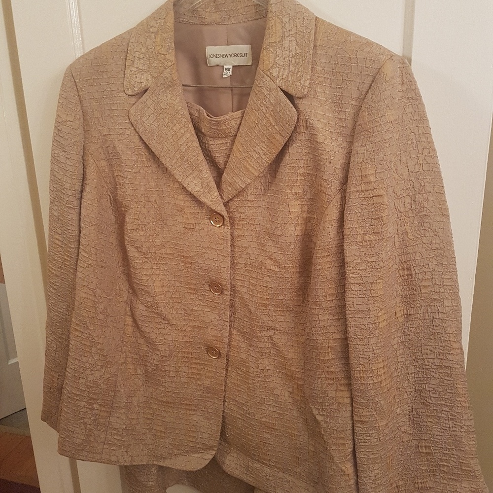 Jones New York 2 Piece Suite
